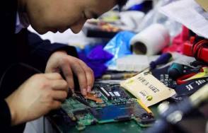 計算機軟硬件全方位服務(wù)指南 故障維修、系統(tǒng)重裝與電腦改裝